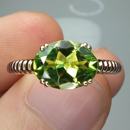 Oval Peridot Spiral Ring, 1.5ct Natural Peridot 14K Gold Ring, Twist Band Gemstone Ring, Thick Spiral Statement Ring, Green Gemstone Ring